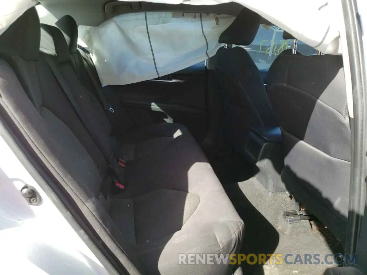 10 Photograph of a damaged car 4T1C11AK0LU351743 TOYOTA CAMRY 2020
