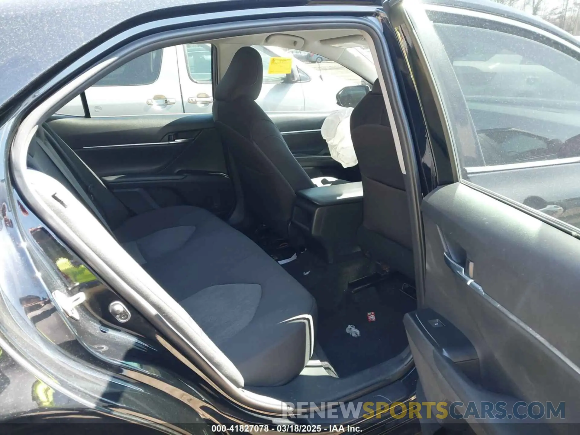 8 Photograph of a damaged car 4T1C11AK0LU884286 TOYOTA CAMRY 2020