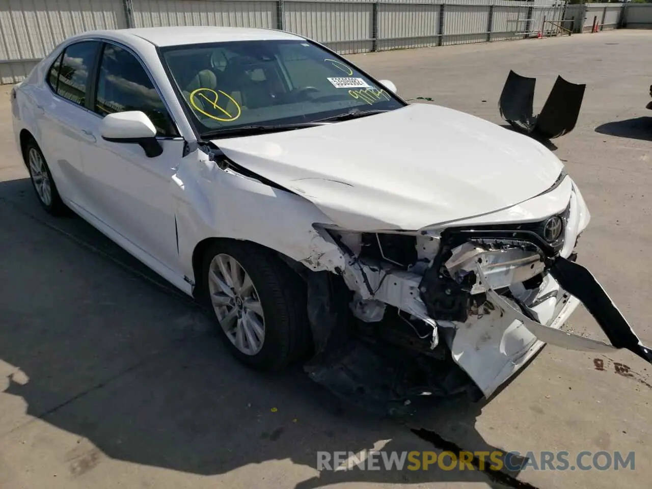 1 Фотография поврежденного автомобиля 4T1C11AK0LU917755 TOYOTA CAMRY 2020