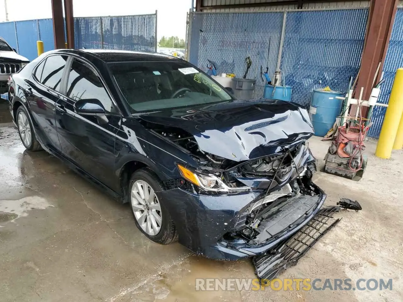 4 Фотография поврежденного автомобиля 4T1C11AK0LU986395 TOYOTA CAMRY 2020