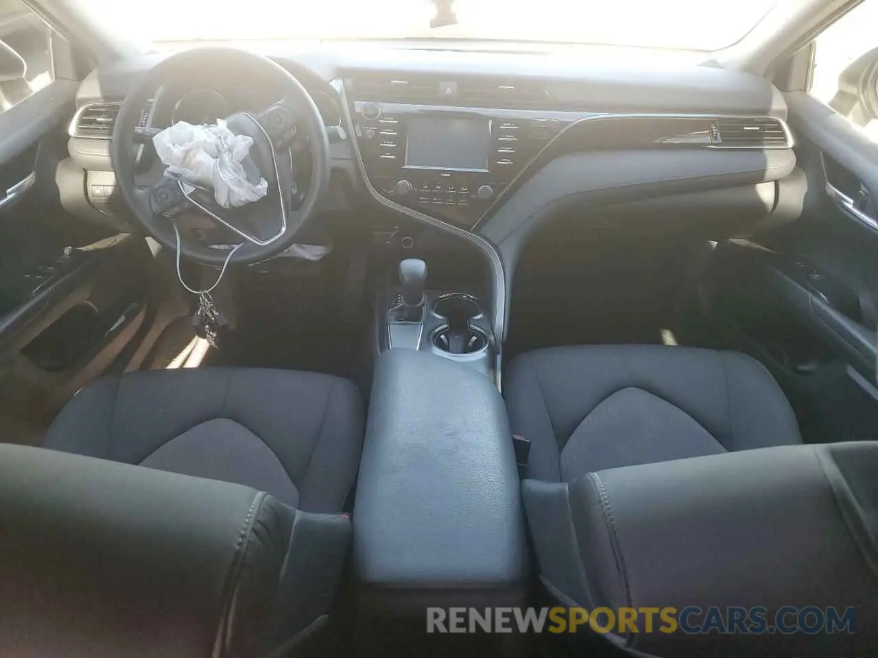 8 Фотография поврежденного автомобиля 4T1C11AK0LU989281 TOYOTA CAMRY 2020