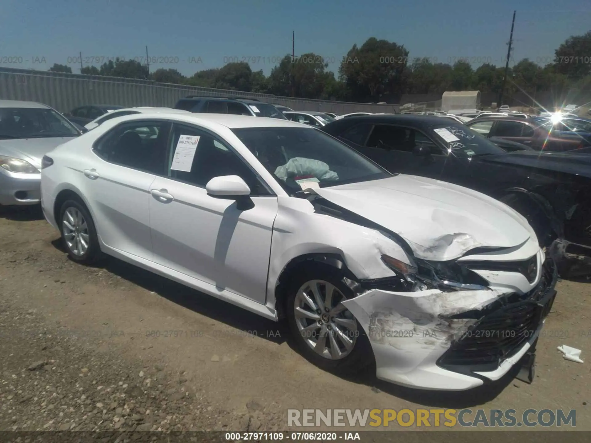 1 Photograph of a damaged car 4T1C11AK1LU364176 TOYOTA CAMRY 2020