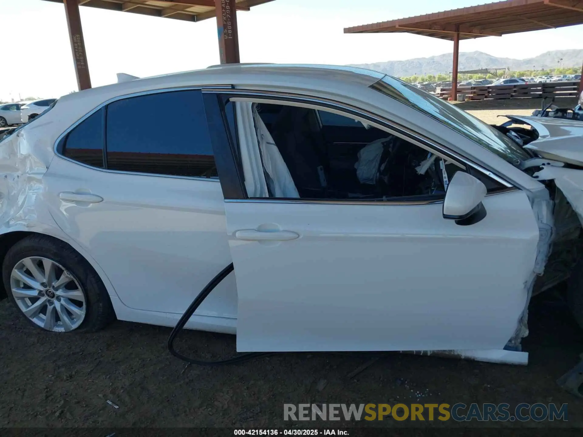 14 Photograph of a damaged car 4T1C11AK1LU366915 TOYOTA CAMRY 2020