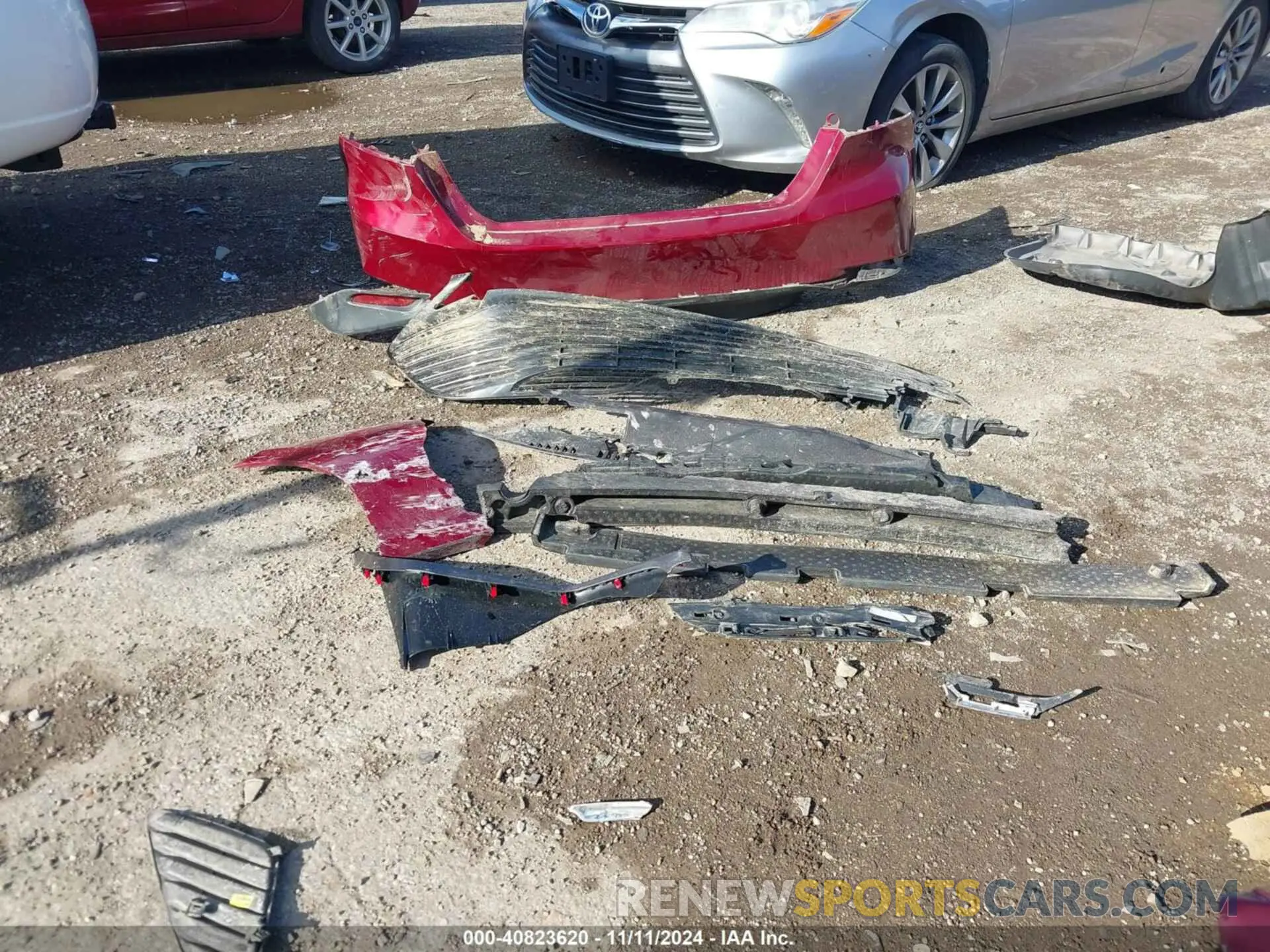 12 Photograph of a damaged car 4T1C11AK1LU377526 TOYOTA CAMRY 2020