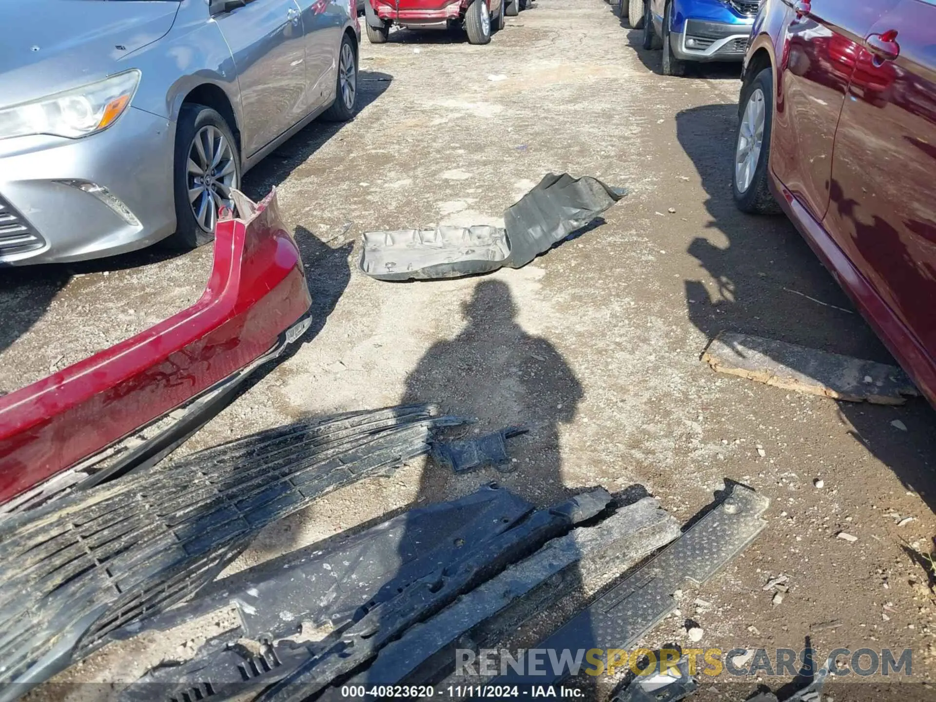 18 Photograph of a damaged car 4T1C11AK1LU377526 TOYOTA CAMRY 2020