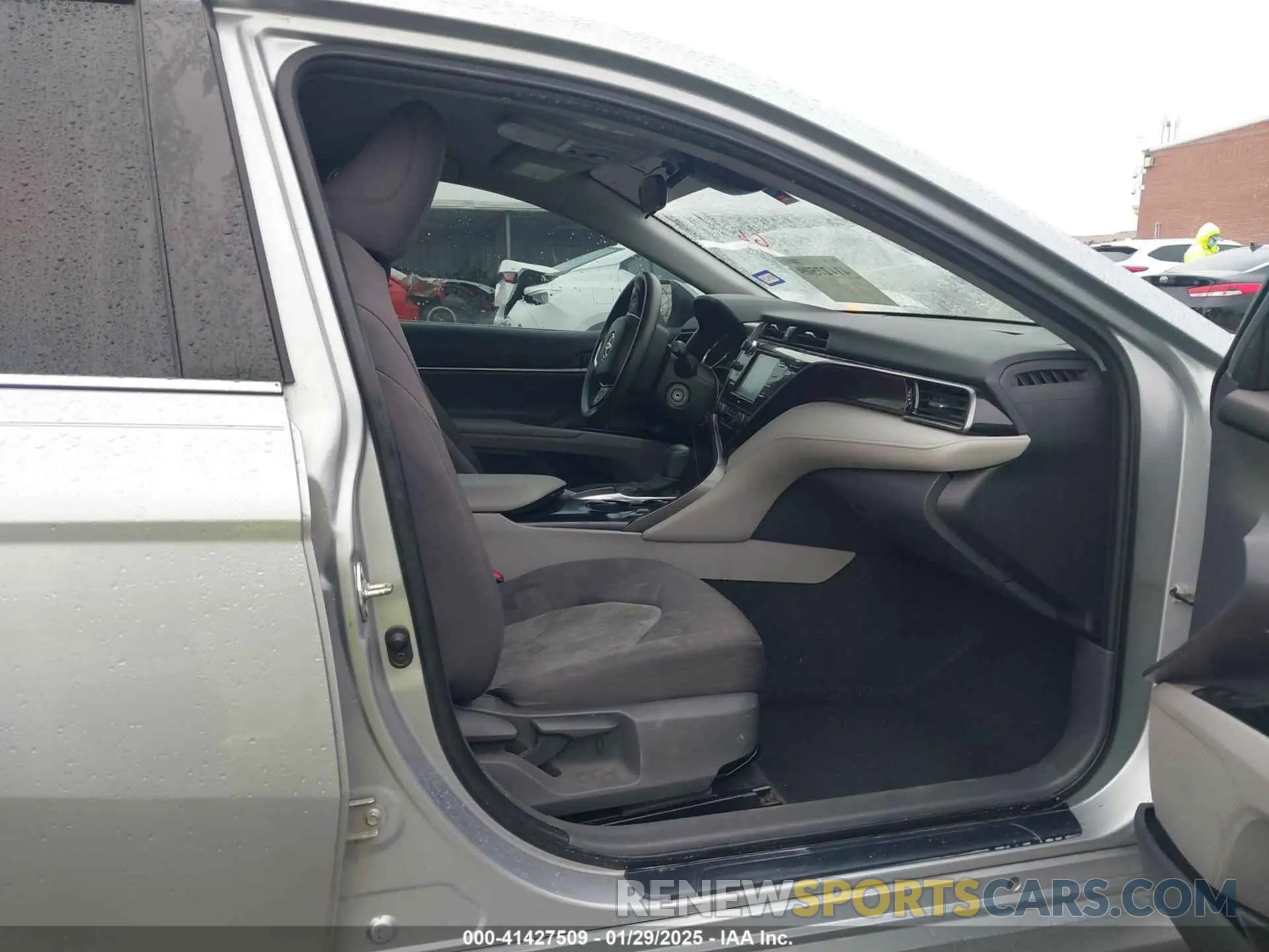 5 Photograph of a damaged car 4T1C11AK1LU382855 TOYOTA CAMRY 2020