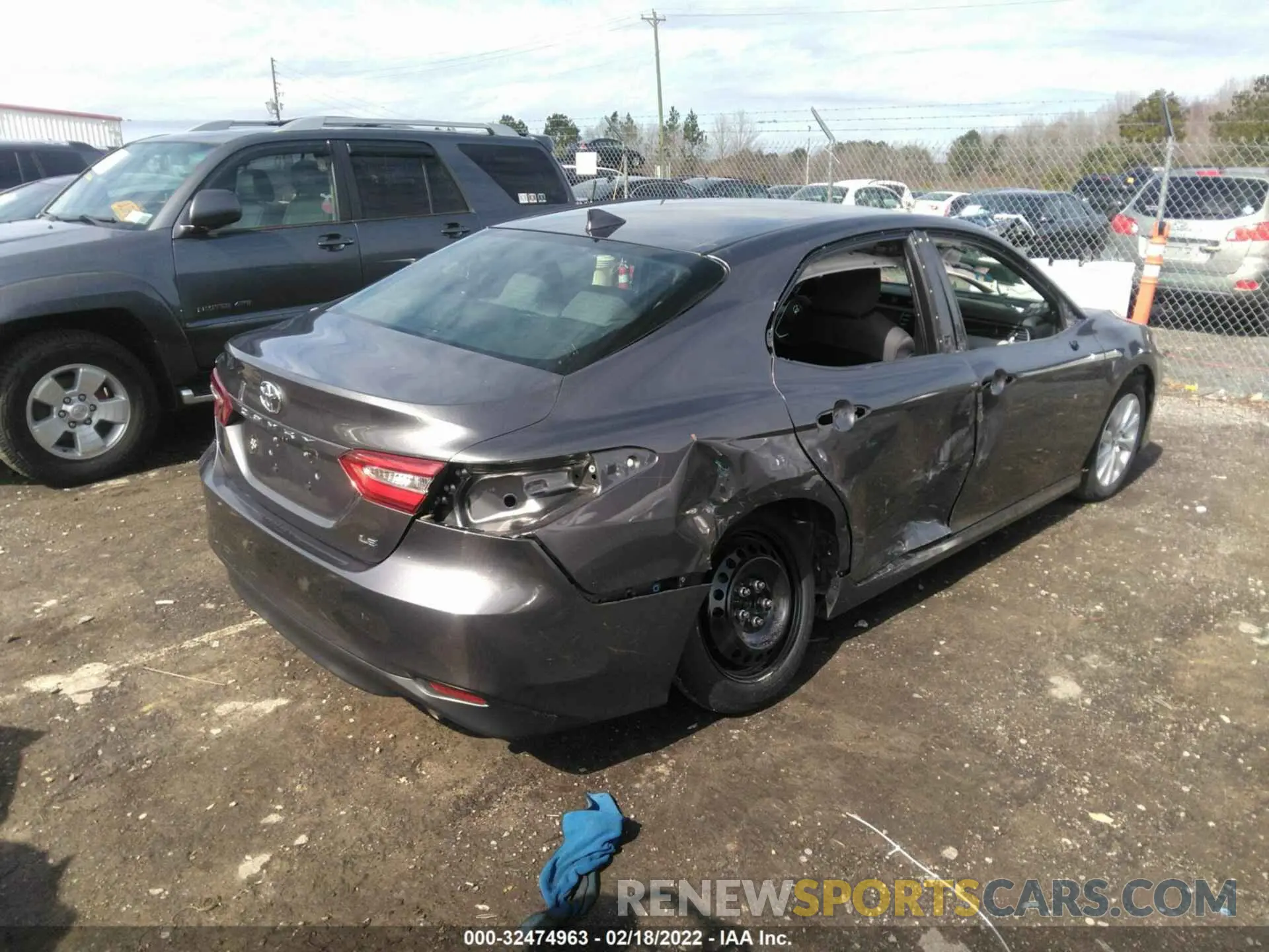 4 Фотография поврежденного автомобиля 4T1C11AK1LU911608 TOYOTA CAMRY 2020