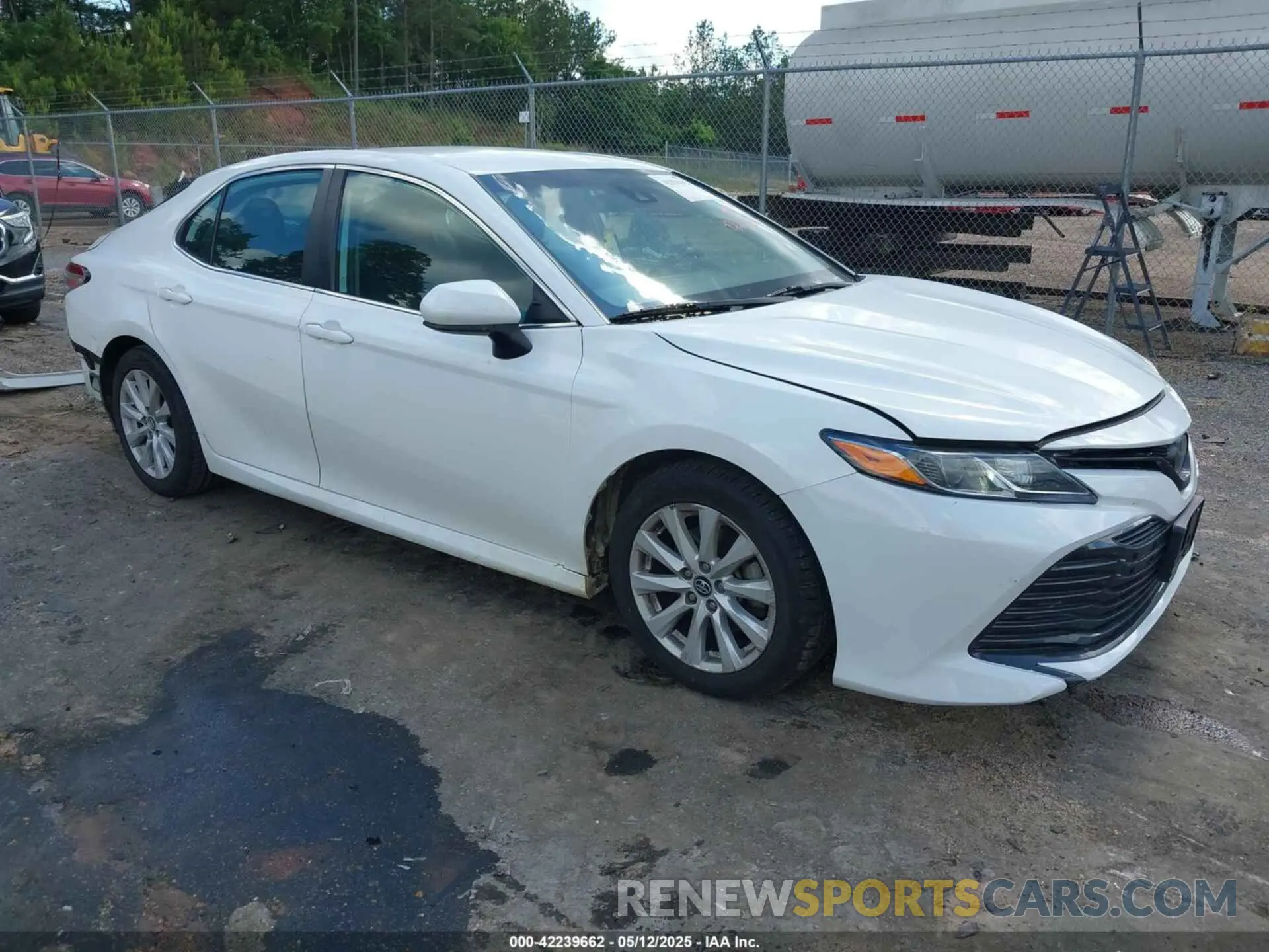1 Photograph of a damaged car 4T1C11AK1LU916520 TOYOTA CAMRY 2020