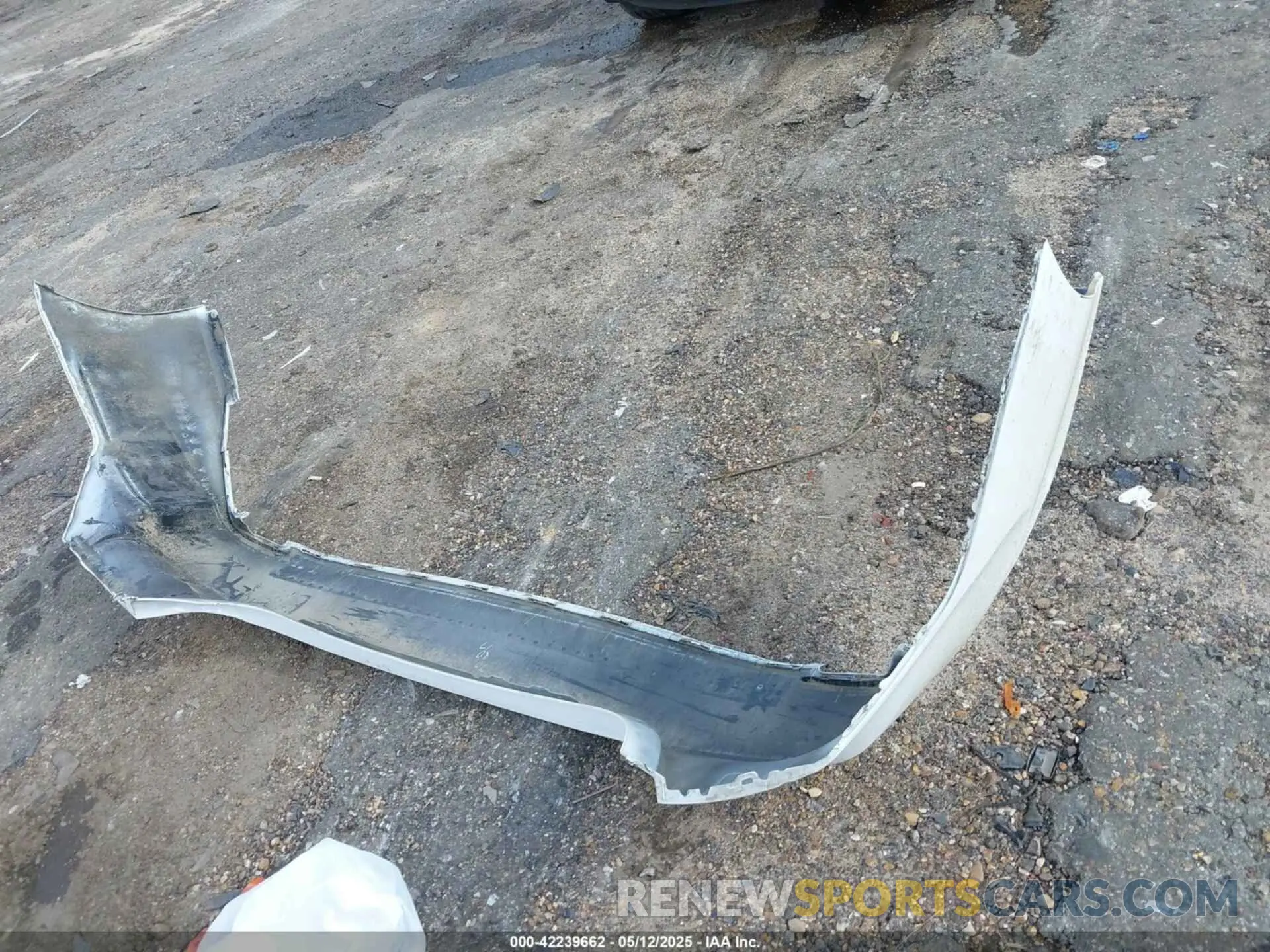12 Photograph of a damaged car 4T1C11AK1LU916520 TOYOTA CAMRY 2020
