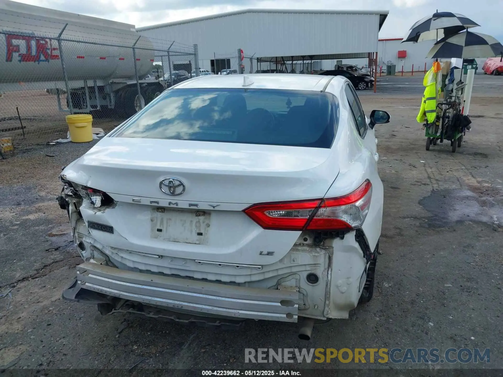 17 Photograph of a damaged car 4T1C11AK1LU916520 TOYOTA CAMRY 2020