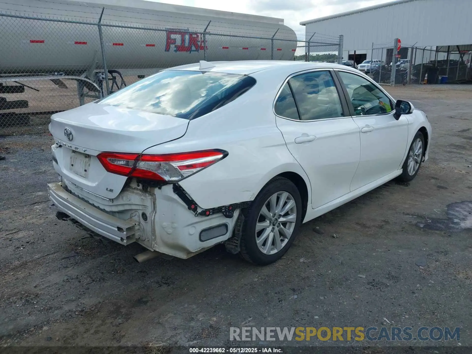 4 Photograph of a damaged car 4T1C11AK1LU916520 TOYOTA CAMRY 2020