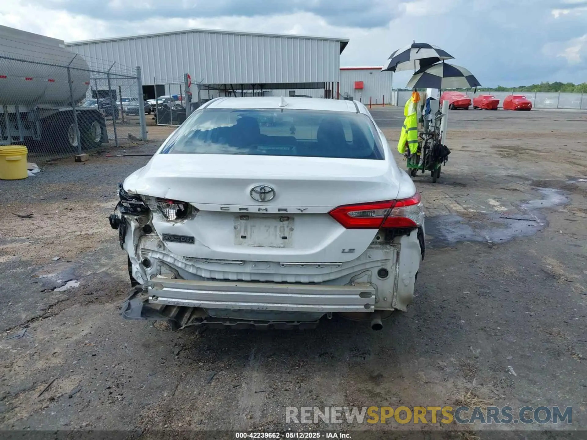 6 Photograph of a damaged car 4T1C11AK1LU916520 TOYOTA CAMRY 2020