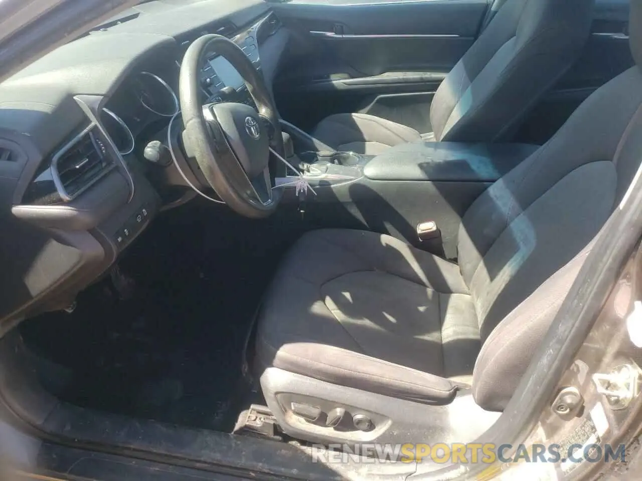 7 Photograph of a damaged car 4T1C11AK1LU918963 TOYOTA CAMRY 2020