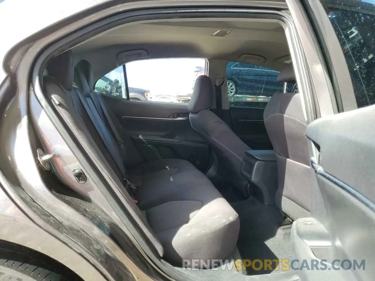 6 Photograph of a damaged car 4T1C11AK1LU926478 TOYOTA CAMRY 2020