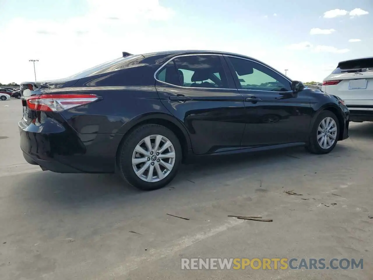 3 Photograph of a damaged car 4T1C11AK1LU944026 TOYOTA CAMRY 2020