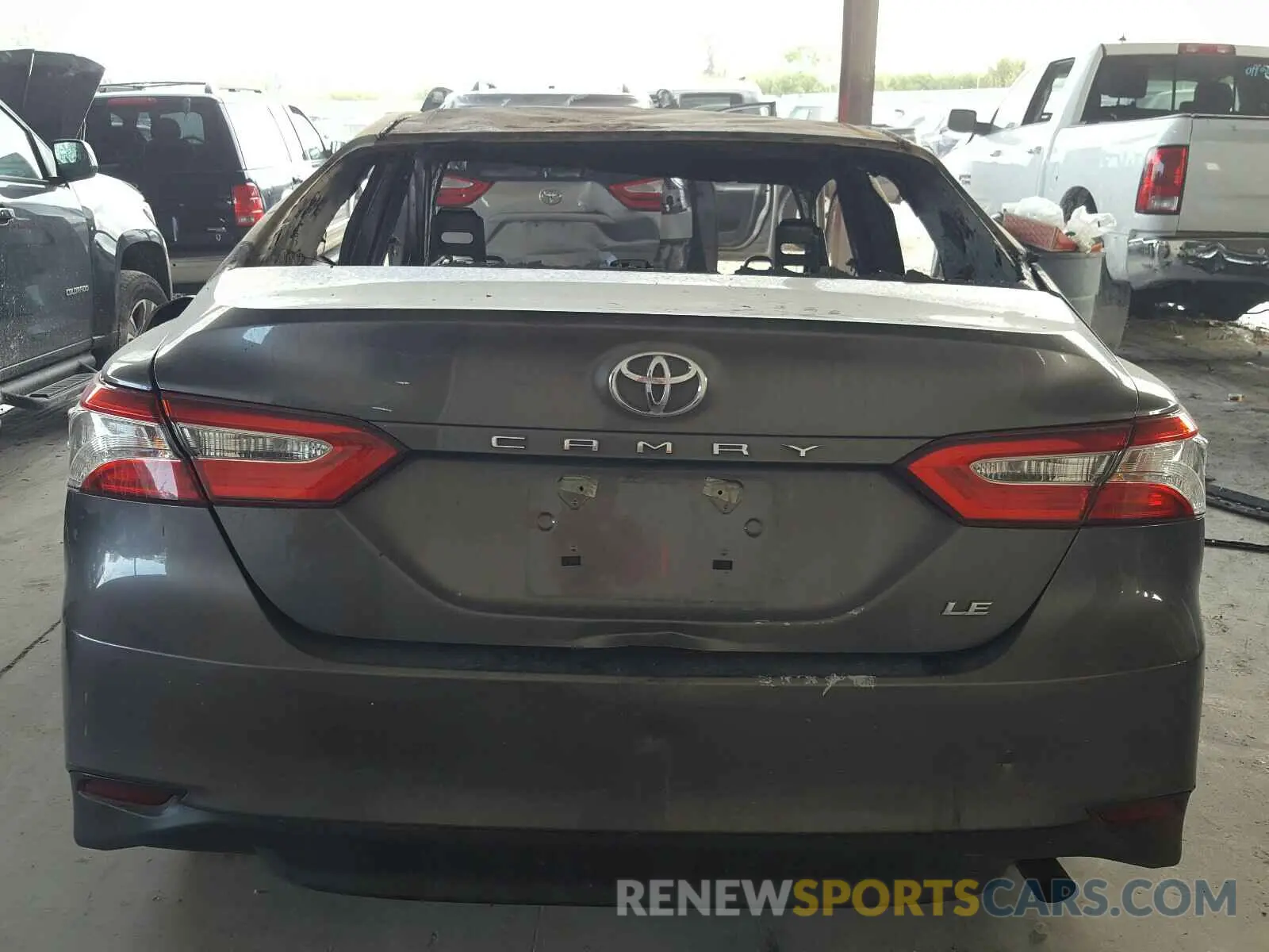 10 Photograph of a damaged car 4T1C11AK1LU957049 TOYOTA CAMRY 2020