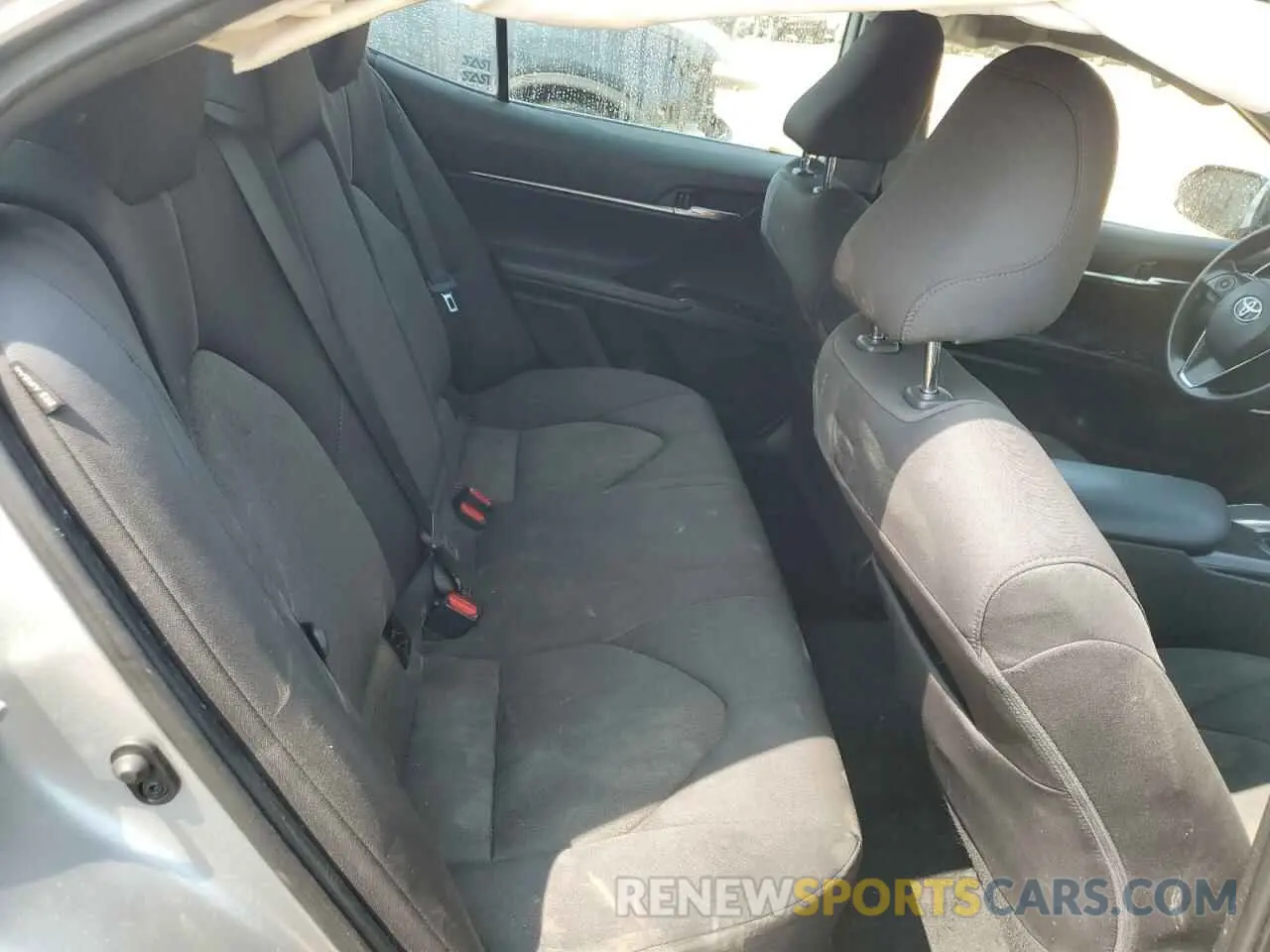 10 Photograph of a damaged car 4T1C11AK1LU960257 TOYOTA CAMRY 2020