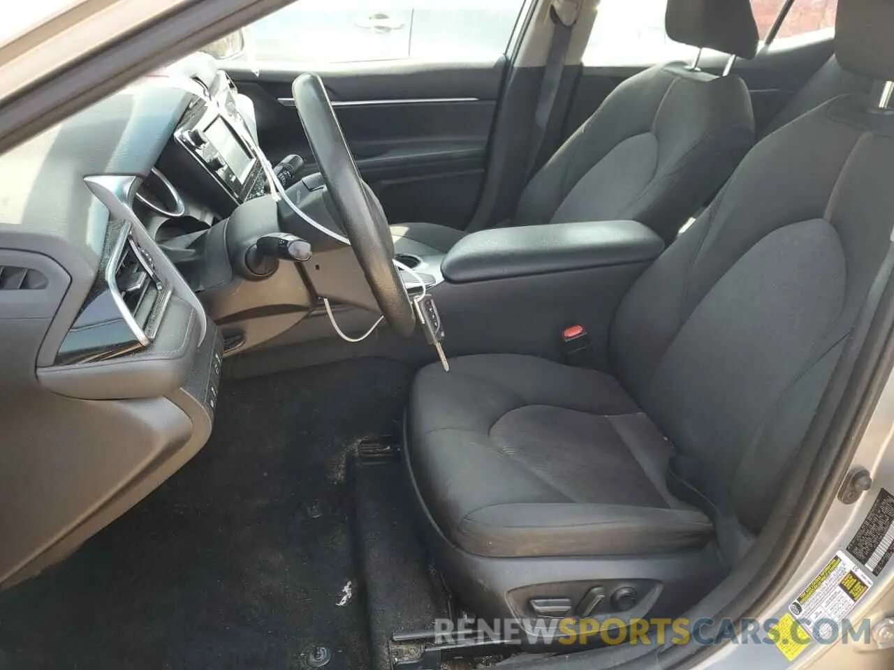 7 Photograph of a damaged car 4T1C11AK1LU960257 TOYOTA CAMRY 2020