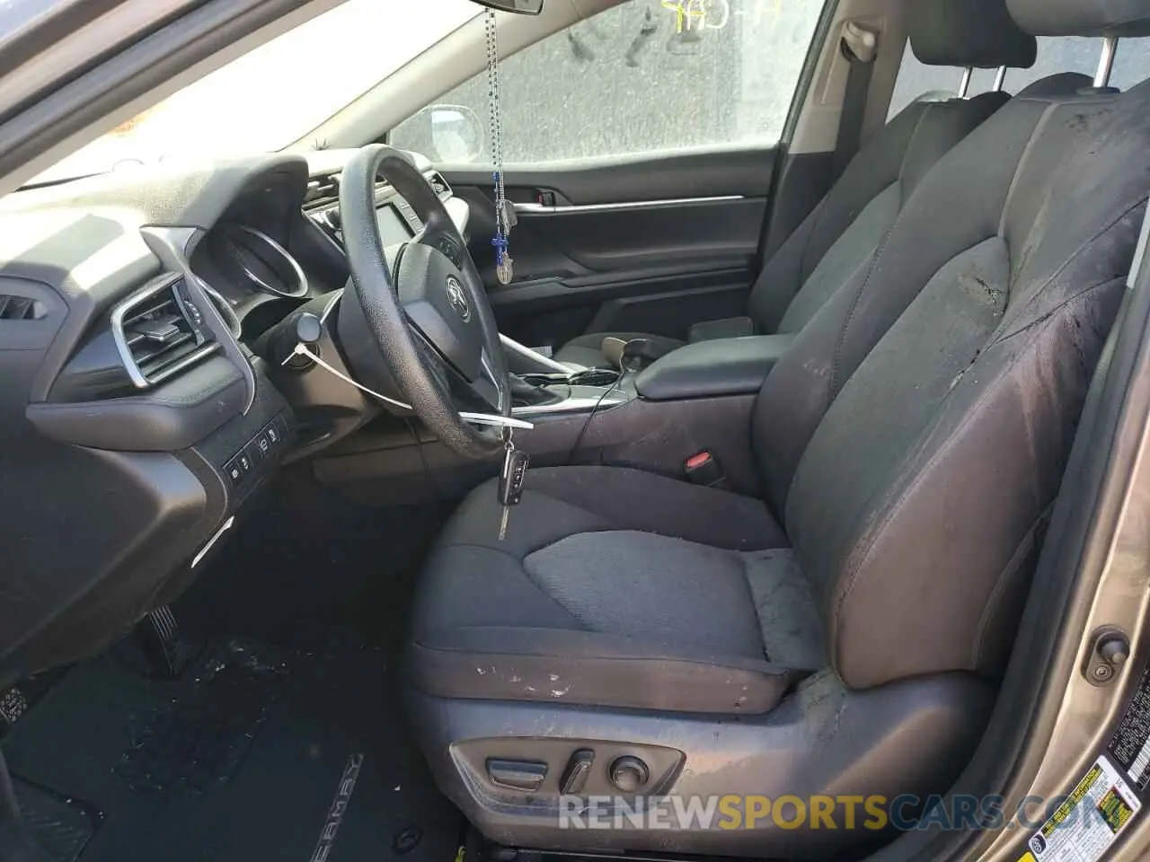 11 Photograph of a damaged car 4T1C11AK1LU973624 TOYOTA CAMRY 2020
