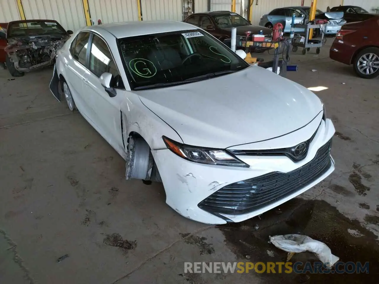 1 Photograph of a damaged car 4T1C11AK2LU320641 TOYOTA CAMRY 2020