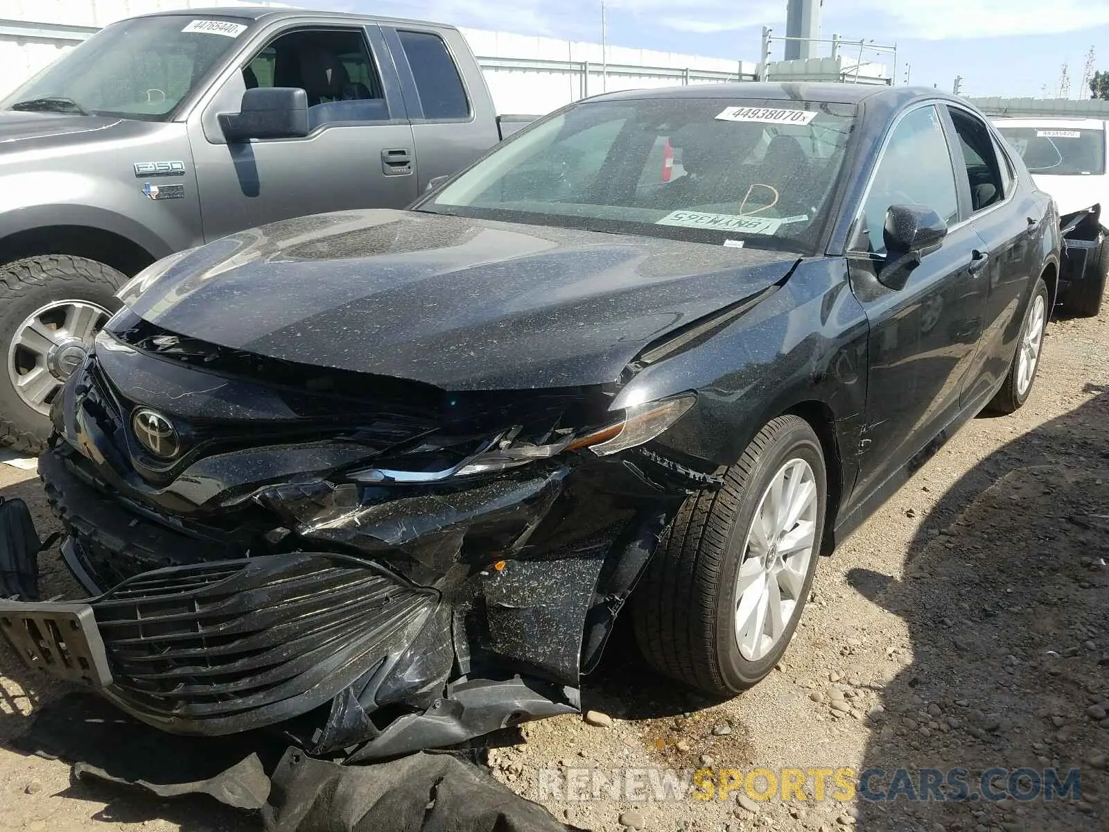 2 Photograph of a damaged car 4T1C11AK2LU330408 TOYOTA CAMRY 2020