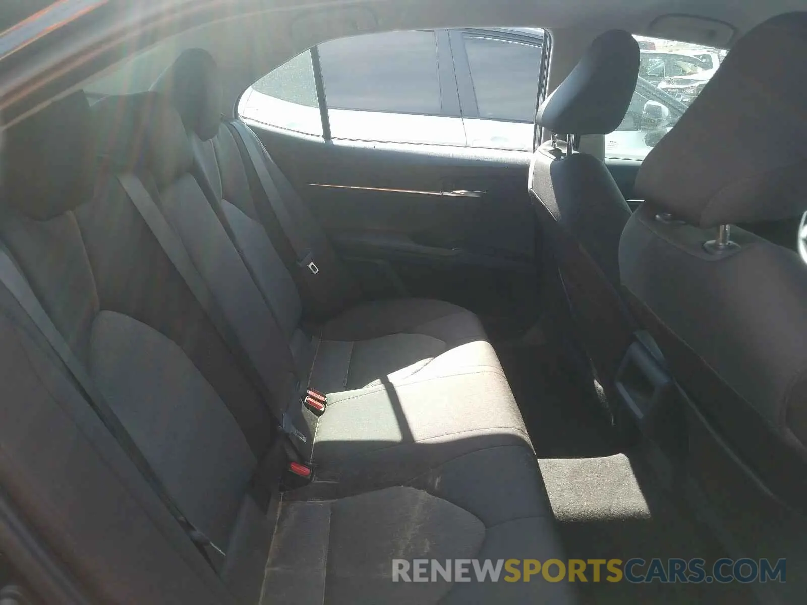 6 Photograph of a damaged car 4T1C11AK2LU330408 TOYOTA CAMRY 2020