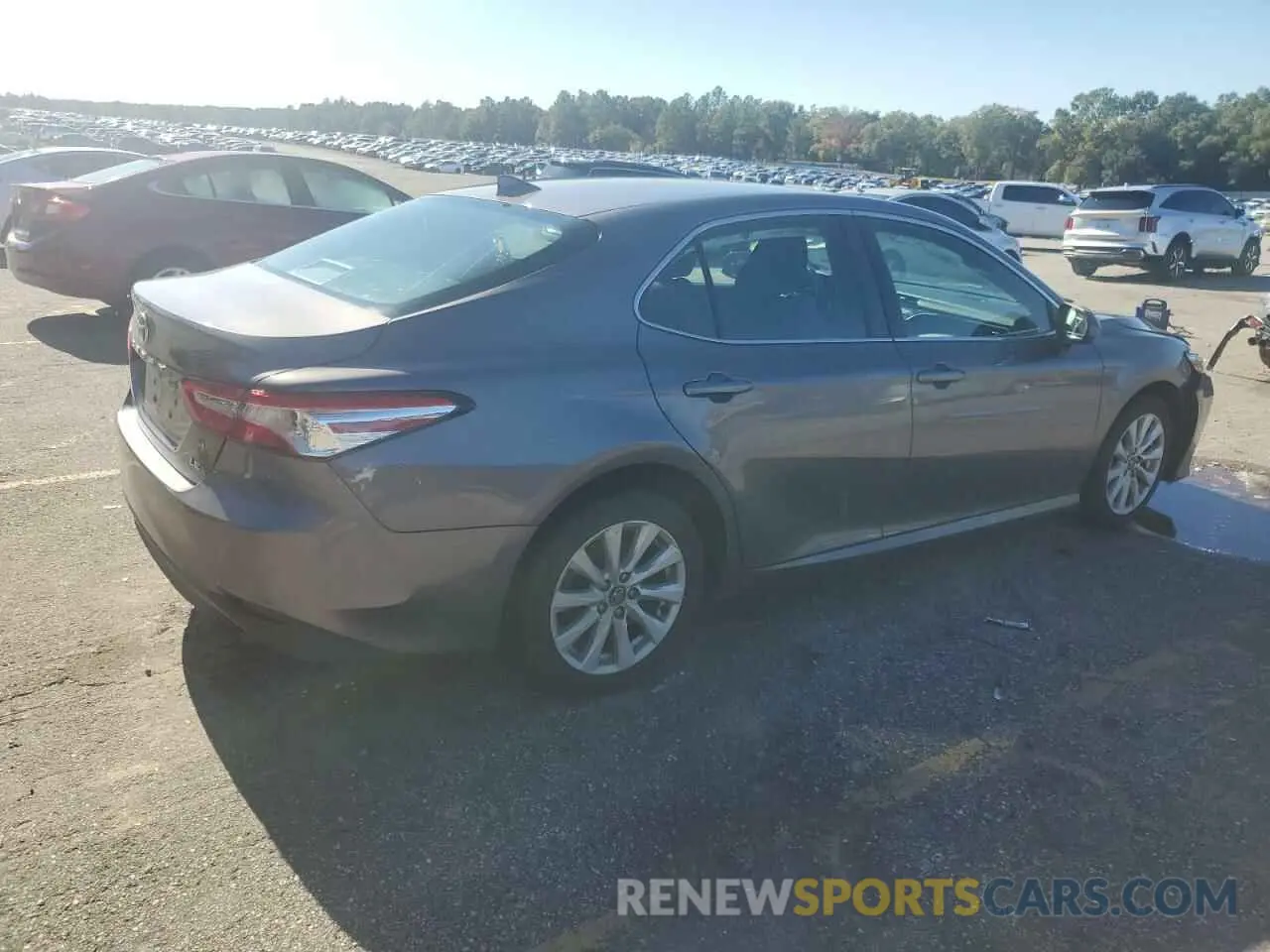 3 Photograph of a damaged car 4T1C11AK2LU330506 TOYOTA CAMRY 2020