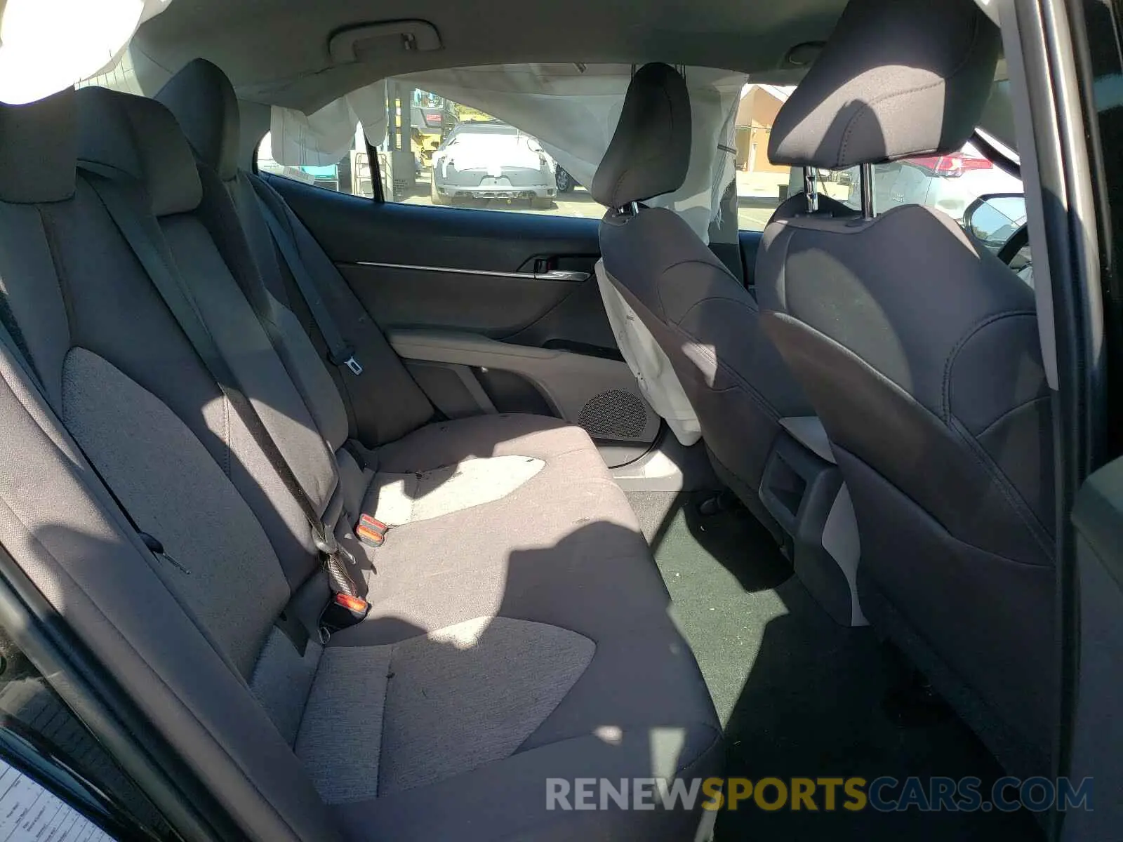6 Photograph of a damaged car 4T1C11AK2LU331123 TOYOTA CAMRY 2020