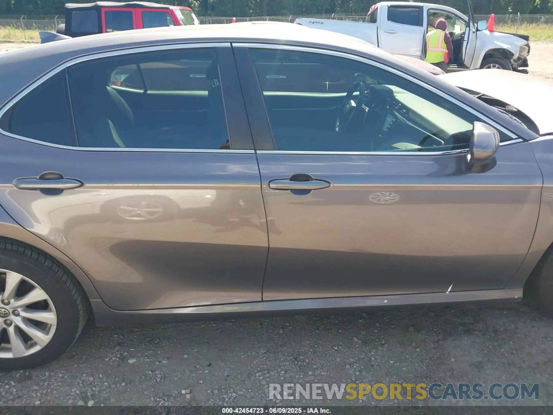 13 Photograph of a damaged car 4T1C11AK2LU367054 TOYOTA CAMRY 2020