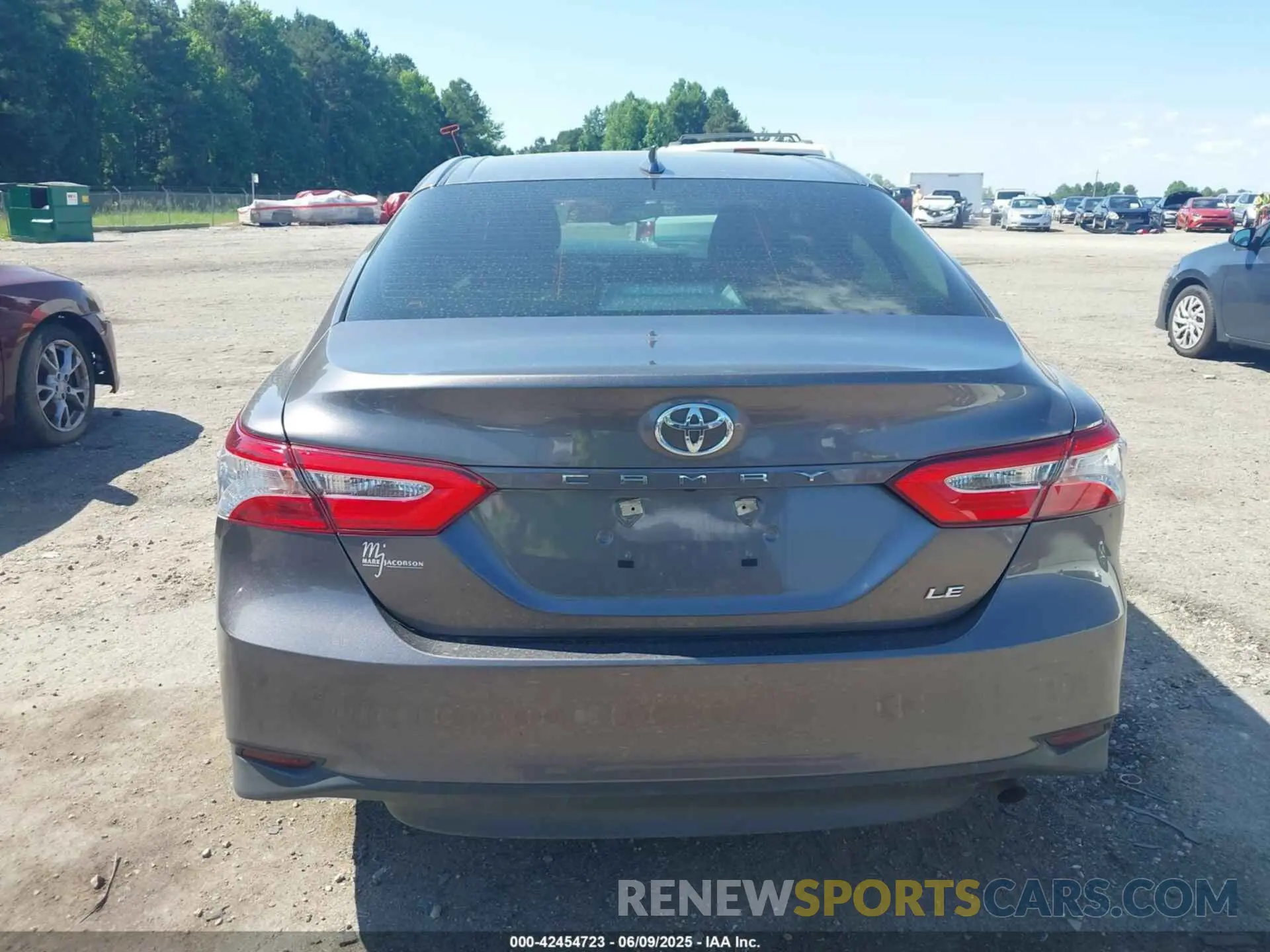16 Photograph of a damaged car 4T1C11AK2LU367054 TOYOTA CAMRY 2020