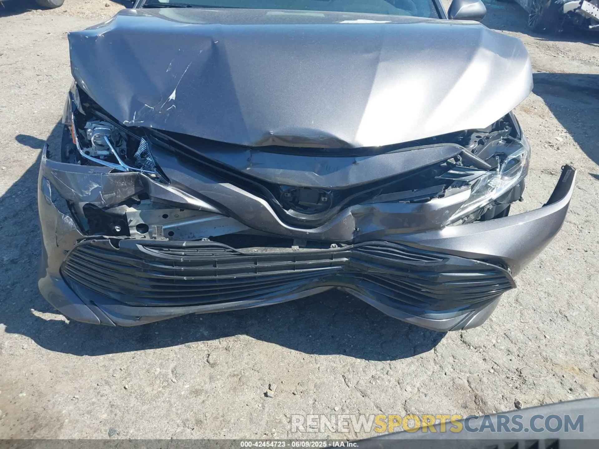 6 Photograph of a damaged car 4T1C11AK2LU367054 TOYOTA CAMRY 2020