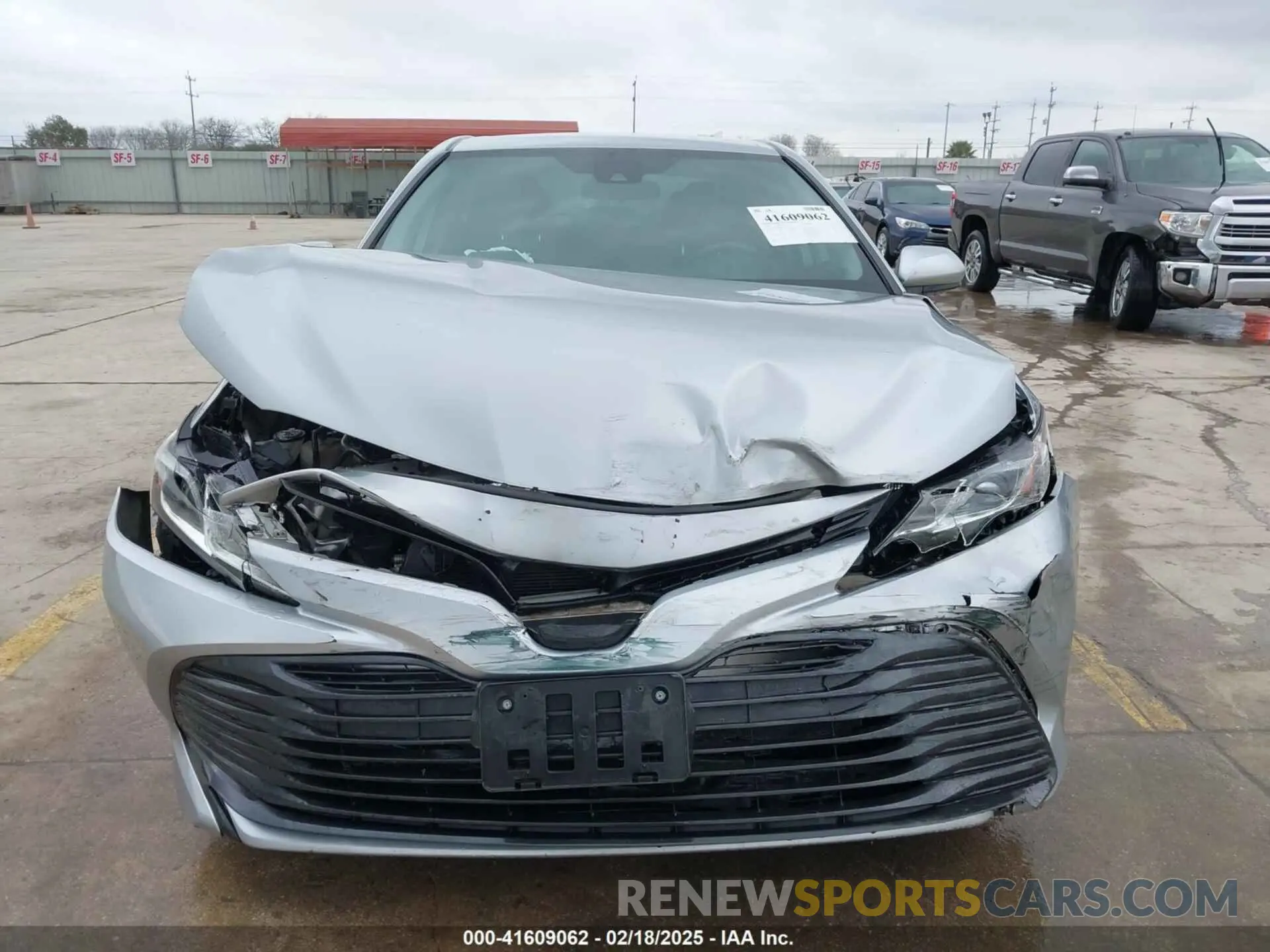 11 Photograph of a damaged car 4T1C11AK2LU904246 TOYOTA CAMRY 2020