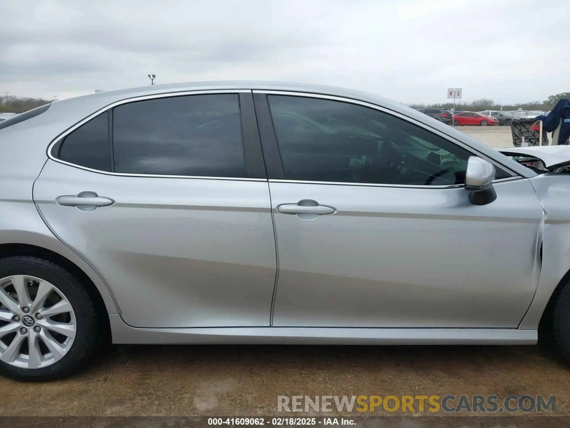 12 Photograph of a damaged car 4T1C11AK2LU904246 TOYOTA CAMRY 2020