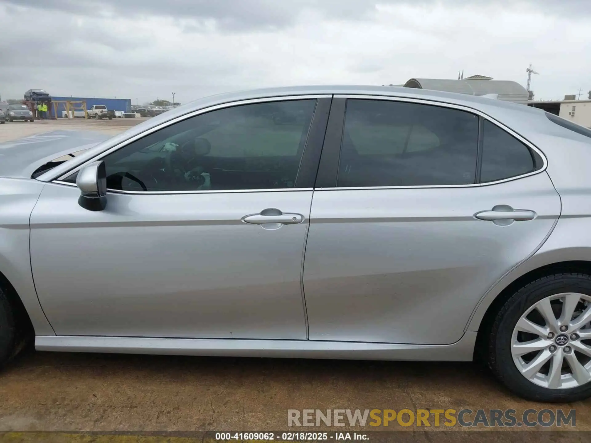 13 Photograph of a damaged car 4T1C11AK2LU904246 TOYOTA CAMRY 2020