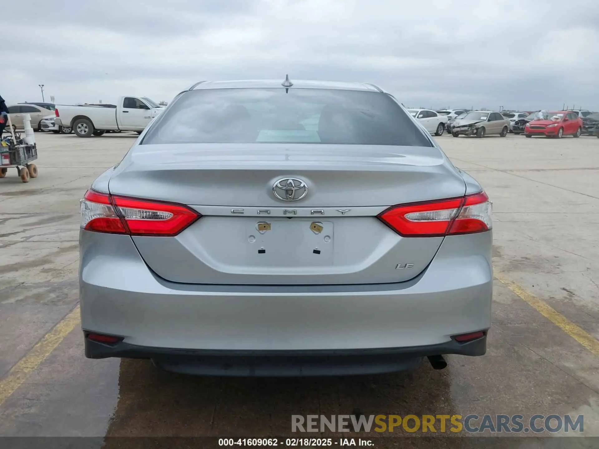 15 Photograph of a damaged car 4T1C11AK2LU904246 TOYOTA CAMRY 2020