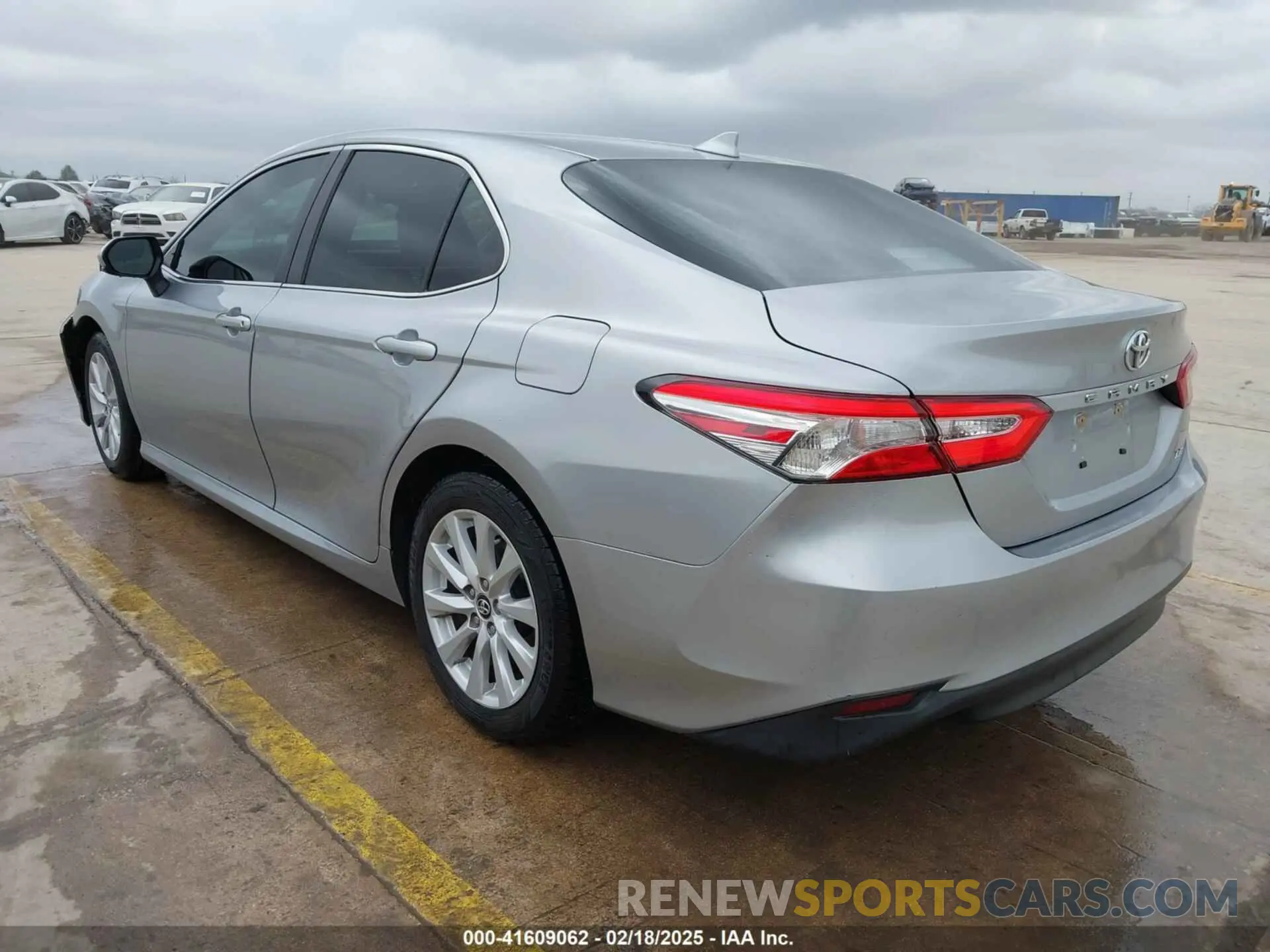 3 Photograph of a damaged car 4T1C11AK2LU904246 TOYOTA CAMRY 2020