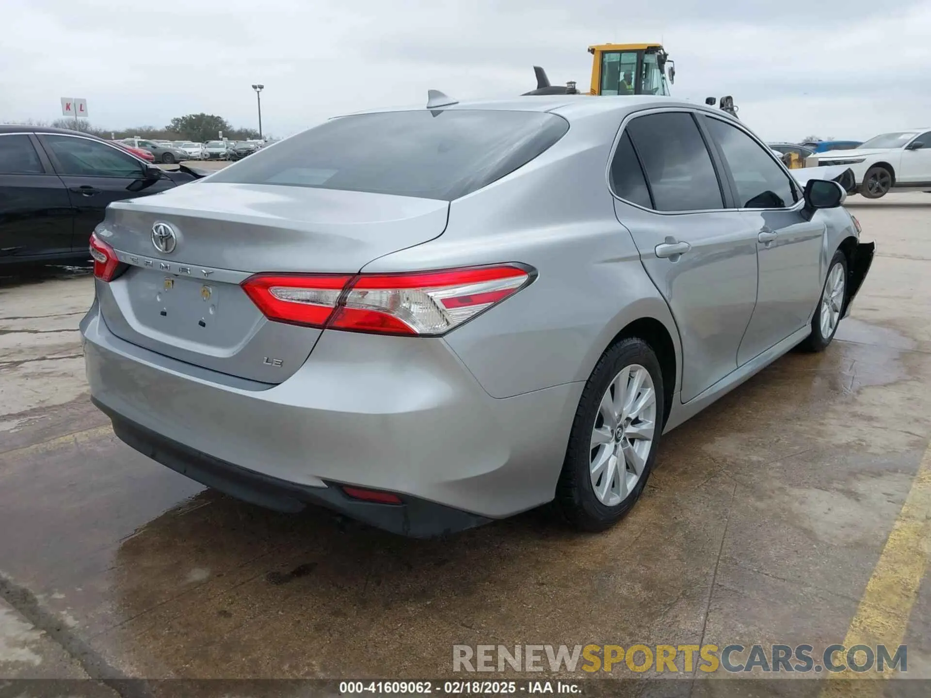 4 Photograph of a damaged car 4T1C11AK2LU904246 TOYOTA CAMRY 2020