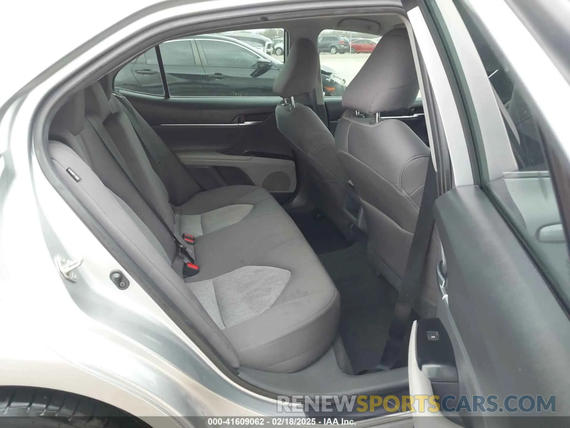 8 Photograph of a damaged car 4T1C11AK2LU904246 TOYOTA CAMRY 2020