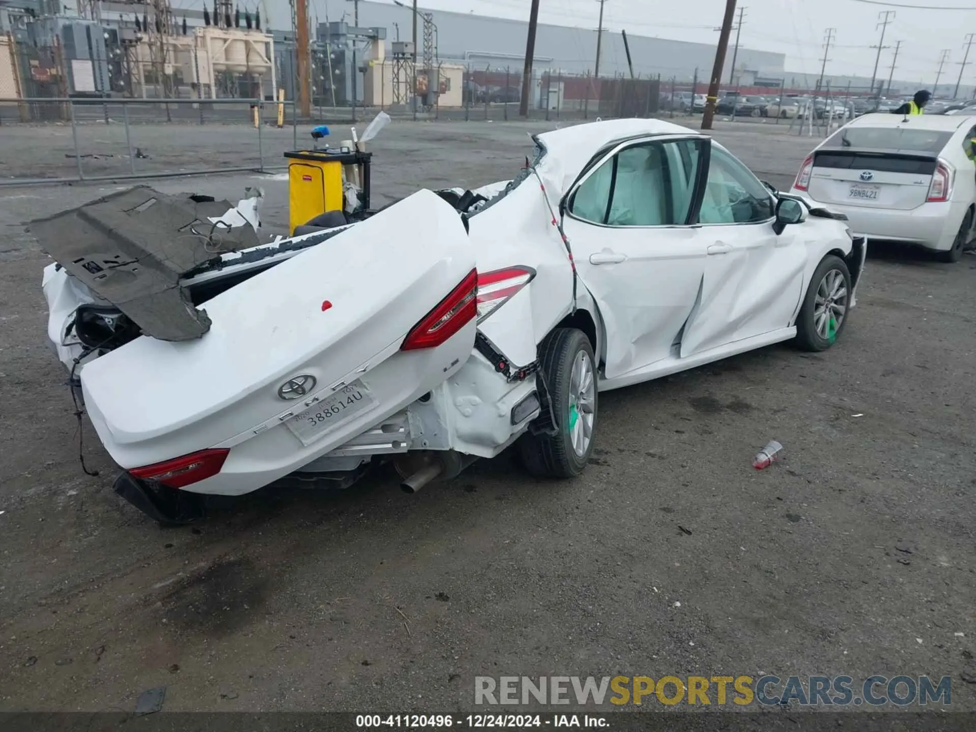 4 Photograph of a damaged car 4T1C11AK2LU909916 TOYOTA CAMRY 2020