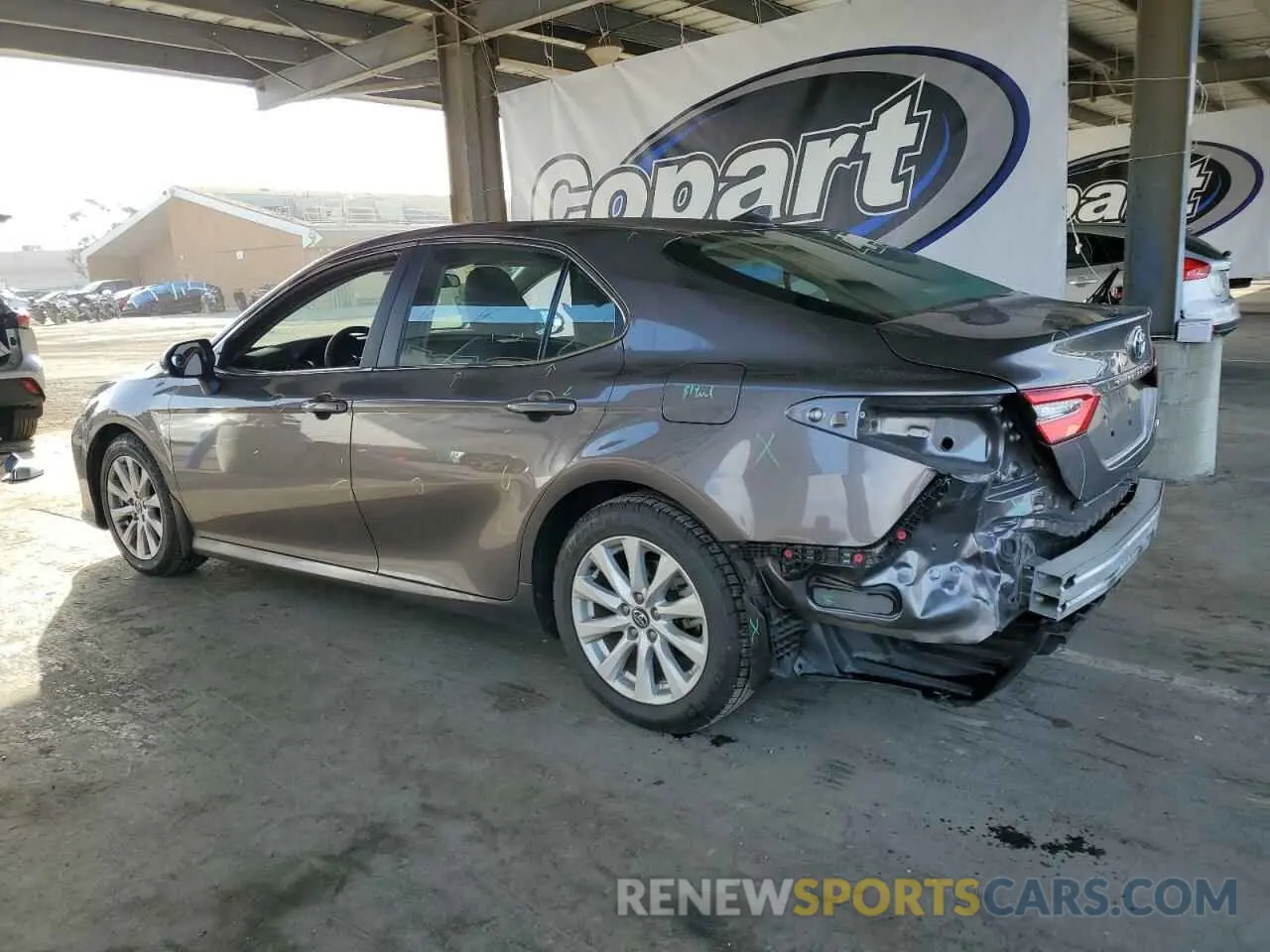 2 Фотография поврежденного автомобиля 4T1C11AK2LU924691 TOYOTA CAMRY 2020
