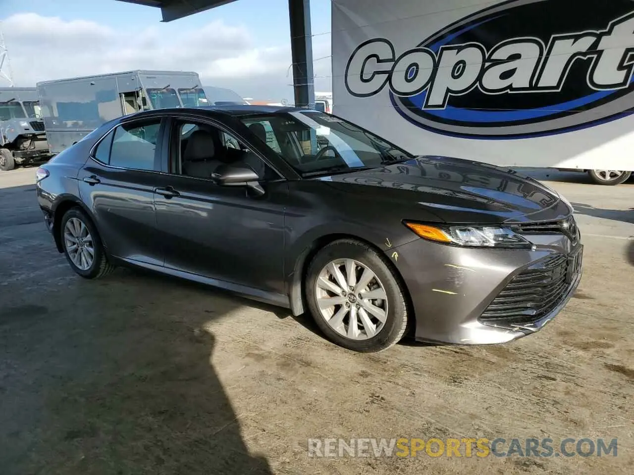 4 Фотография поврежденного автомобиля 4T1C11AK2LU924691 TOYOTA CAMRY 2020