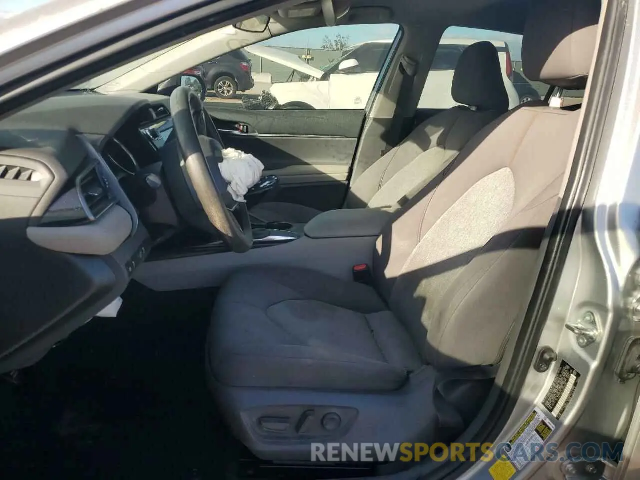 7 Photograph of a damaged car 4T1C11AK2LU939787 TOYOTA CAMRY 2020