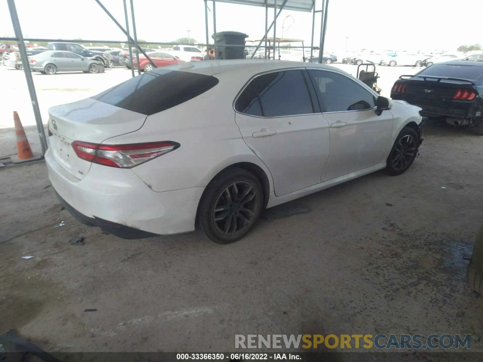 4 Фотография поврежденного автомобиля 4T1C11AK2LU943449 TOYOTA CAMRY 2020