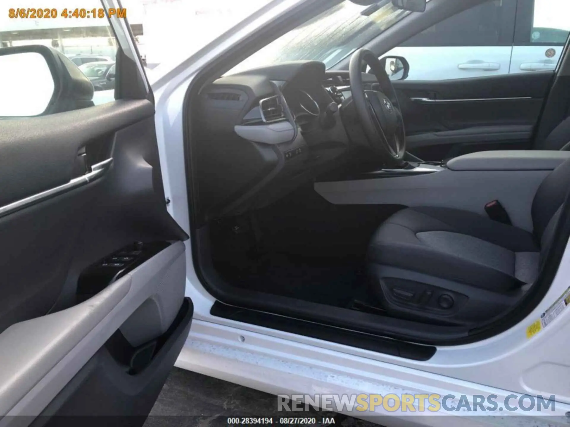 15 Photograph of a damaged car 4T1C11AK2LU944956 TOYOTA CAMRY 2020