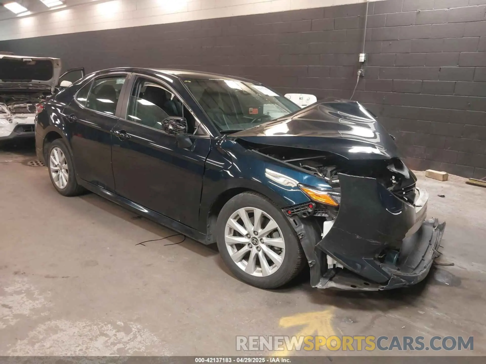 1 Photograph of a damaged car 4T1C11AK2LU970425 TOYOTA CAMRY 2020