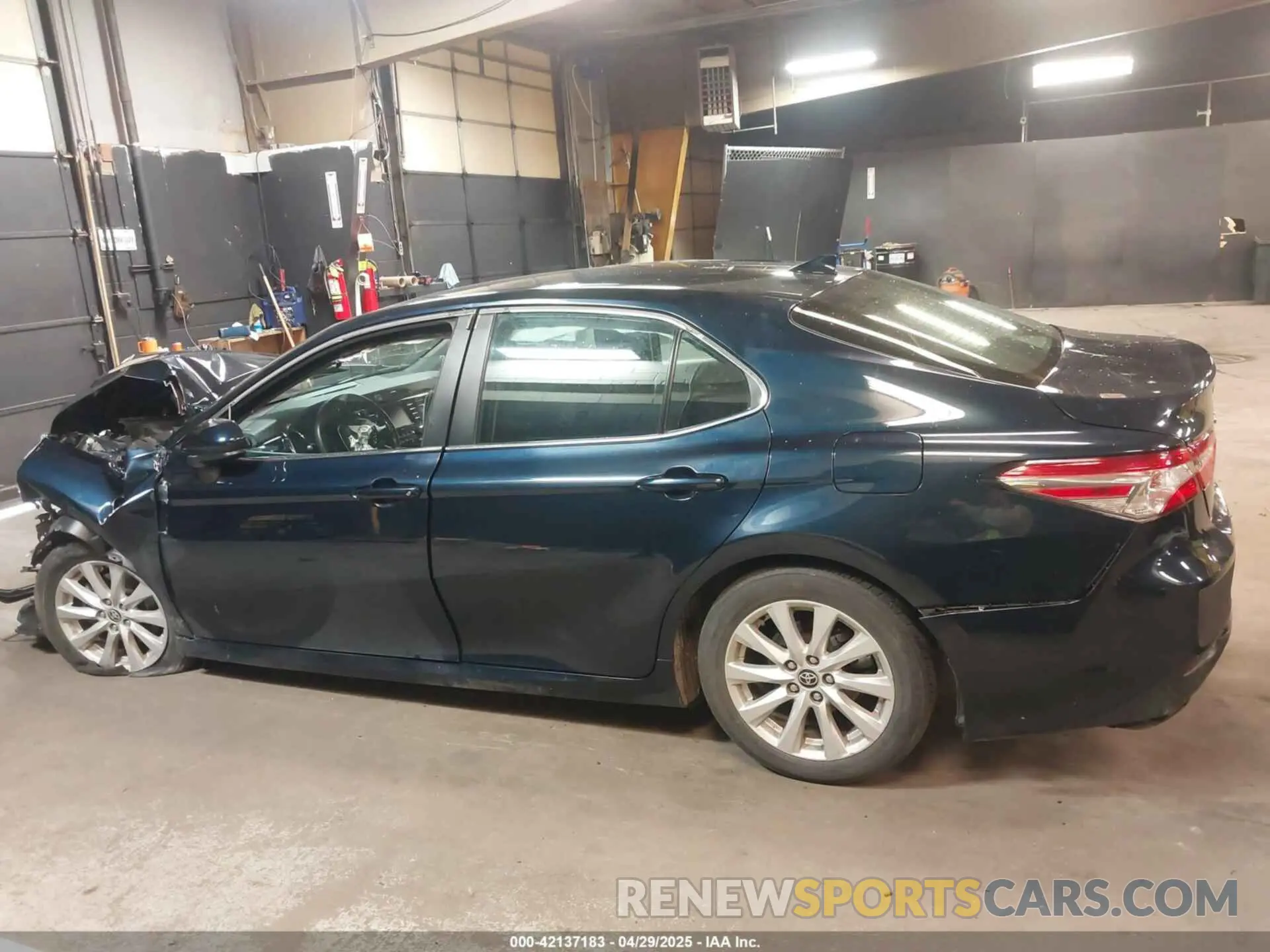 14 Photograph of a damaged car 4T1C11AK2LU970425 TOYOTA CAMRY 2020