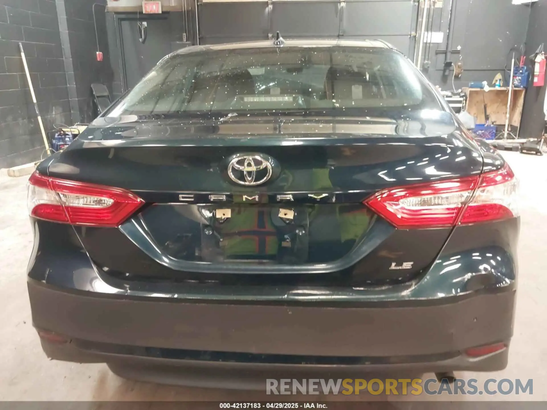 16 Photograph of a damaged car 4T1C11AK2LU970425 TOYOTA CAMRY 2020