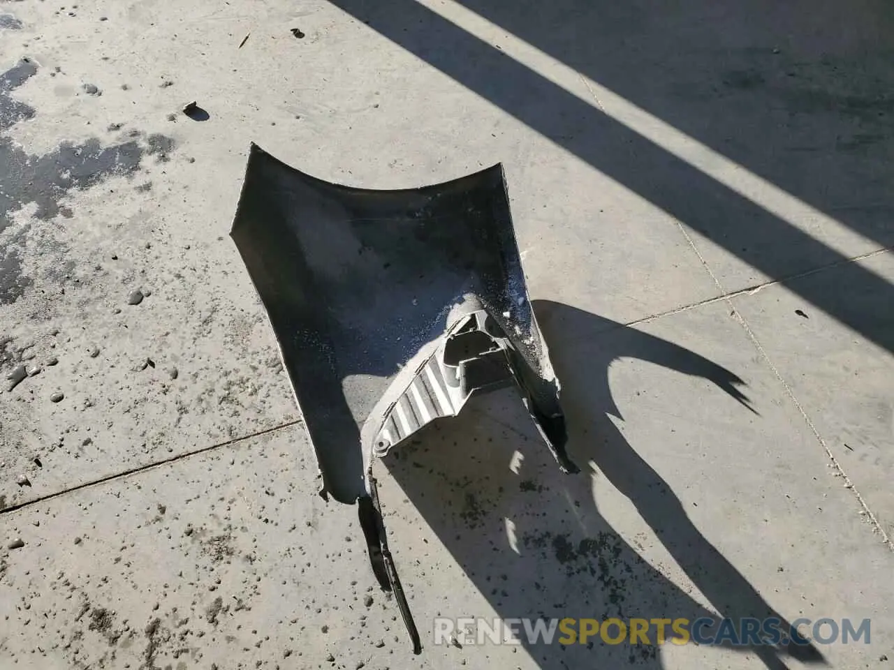 12 Photograph of a damaged car 4T1C11AK2LU975561 TOYOTA CAMRY 2020