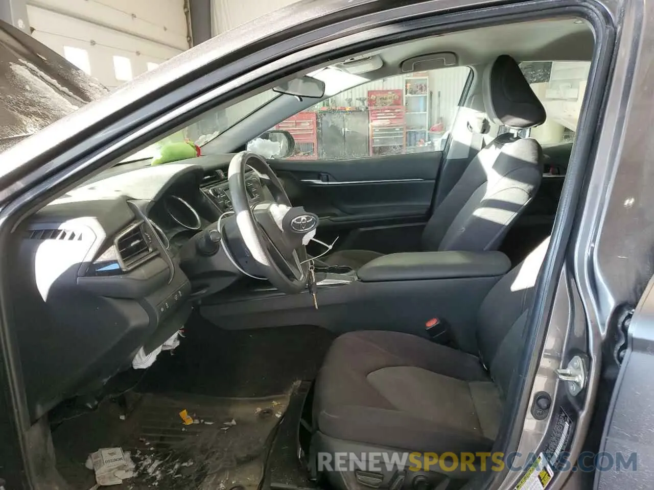 7 Photograph of a damaged car 4T1C11AK2LU975561 TOYOTA CAMRY 2020