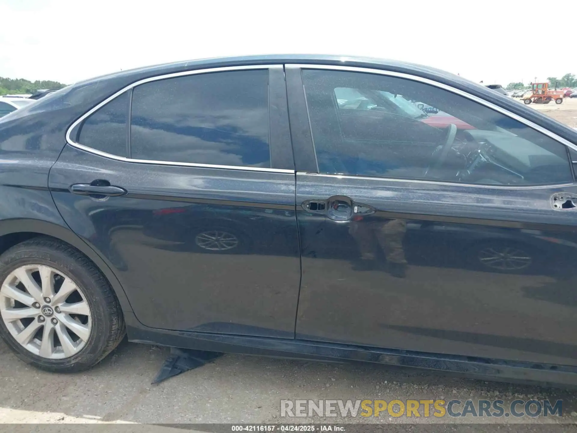 13 Photograph of a damaged car 4T1C11AK3LU364728 TOYOTA CAMRY 2020